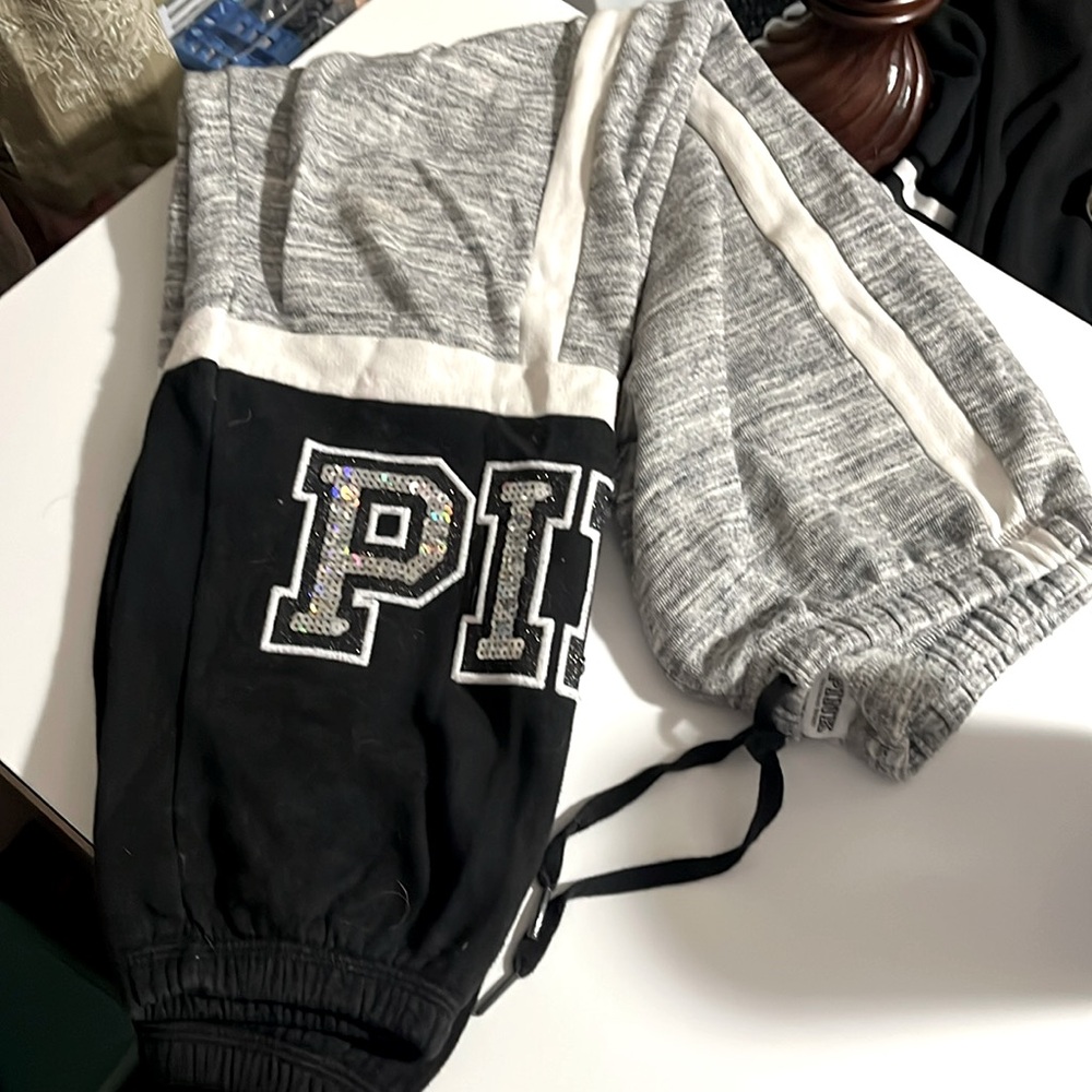 VS PINK SWEATS